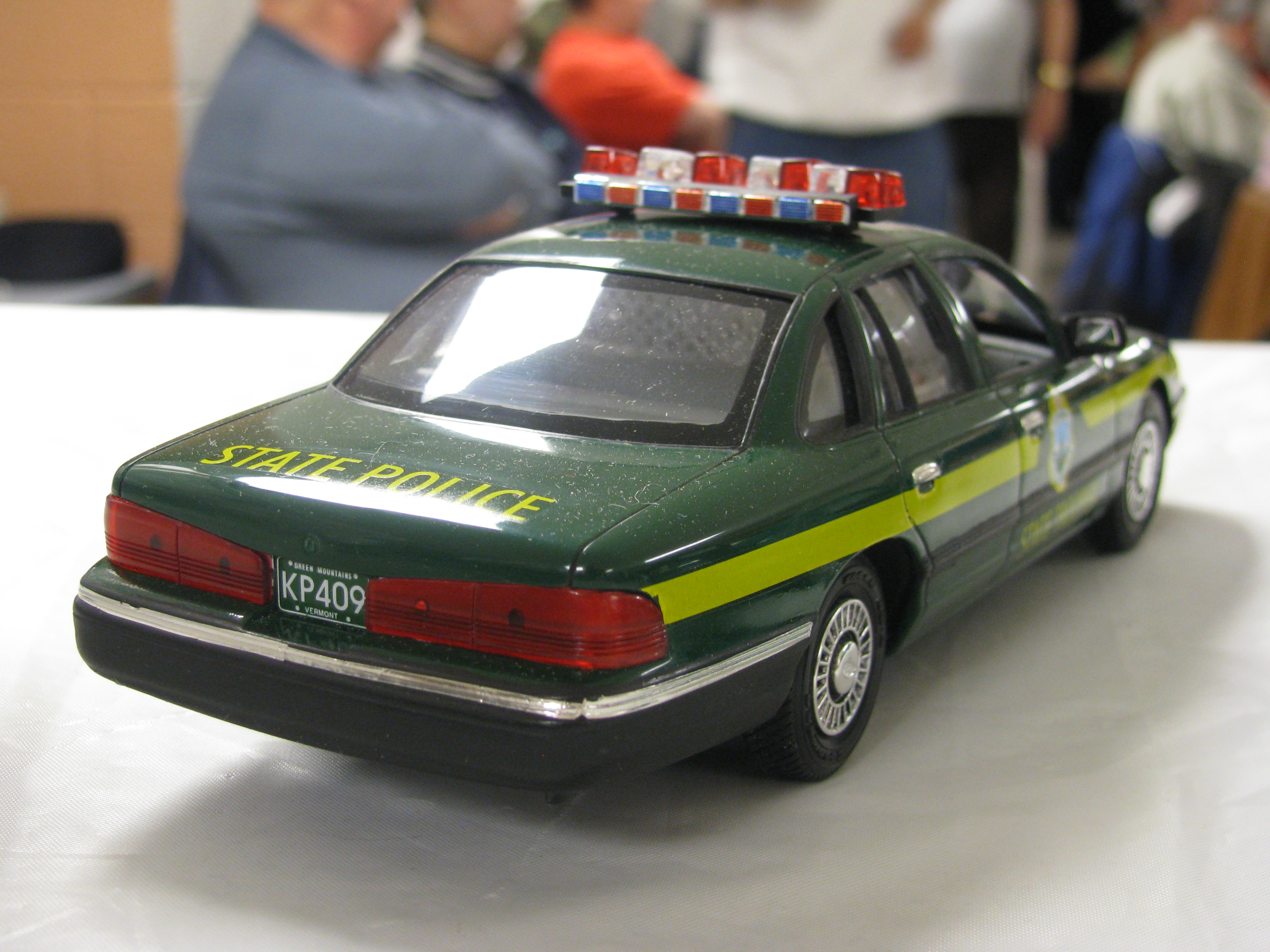 LOOSE Road Champs 1/43rd scale Vermont State Police 1998 Ford Crown Victoria