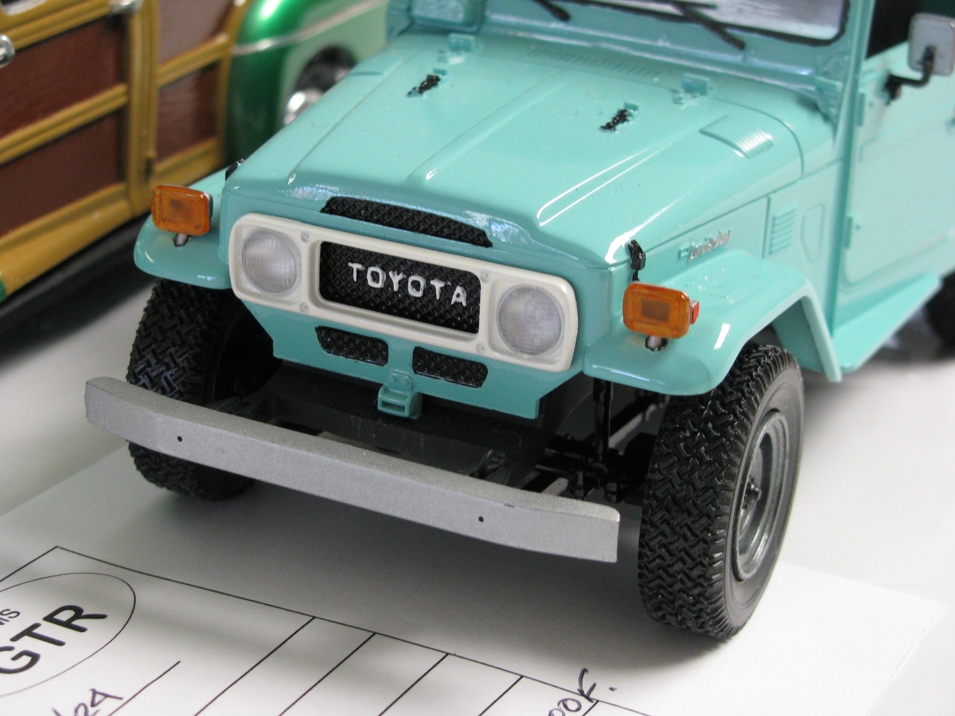 toyota land cruiser scale model