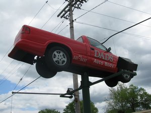 Dads Auto Body Sign