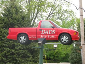 Dads Auto Body Sign