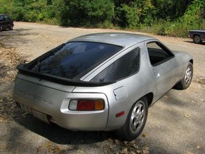 Porsche 928