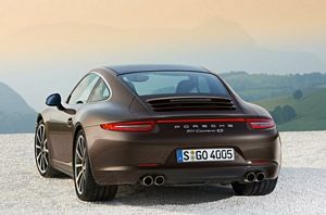 New Porsche 911 Carrera 4