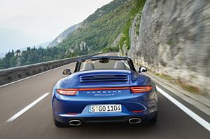 New Porsche 911 Carrera 4