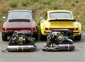 Porsche 911 S 2.7 Targa (links) and 911 Turbo 3.0 (G-series); 1976 