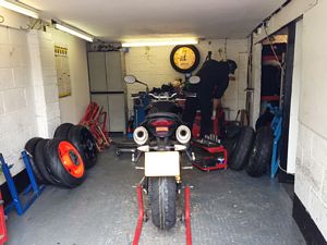2011 Triumph Street Triple tire change