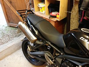 2011 Triumph Street Triple tire change