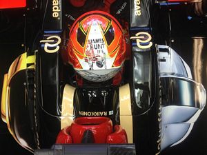 James Hunt tribute helmet