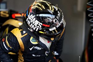 James Hunt tribute helmet