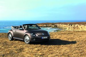 2013 Volkswagen Beetle 70s Edition