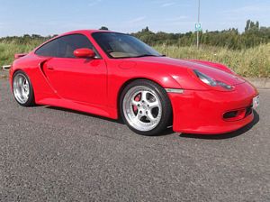 Porsche 996 with ridiculous bodykit
