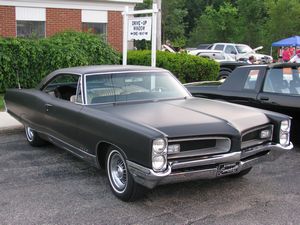 1966 Pontiac Bonneville in Flat Black