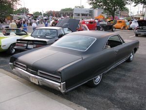1966 Pontiac Bonneville in Flat Black