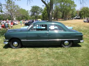 1950 Ford Custom Deluxe Tudor in Hawthorn Green