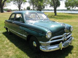 1950 Ford Custom Deluxe Tudor in Hawthorn Green