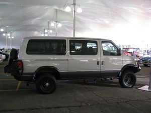 Custom Offroad 4x4 2005 Ford E-350 Van