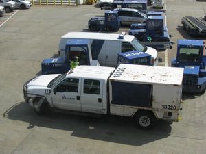 American Airlines Ford F-350