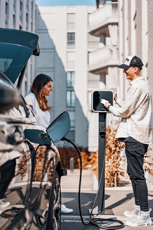 Charging an Electric Car with a Juice Station