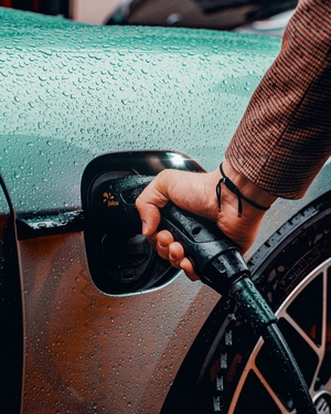 Charging an Electric Car with a Juice Cable