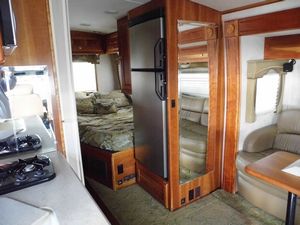 2007 Dynamax Dynaquest 264ST Motorhome