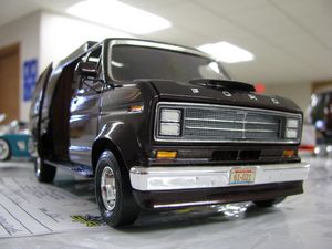 Custom Outlaw 1977 Ford Econoline Model Car