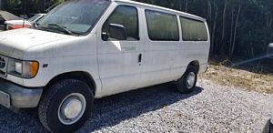 2002 Ford Motor Co Econoline Wagon