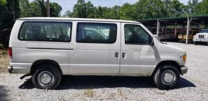 2002 Ford Motor Co Econoline Wagon