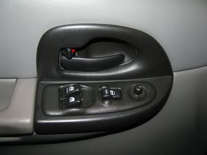 2005 Chevrolet Venture LS Door Controls